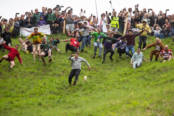 gloucester-cheese-rolling