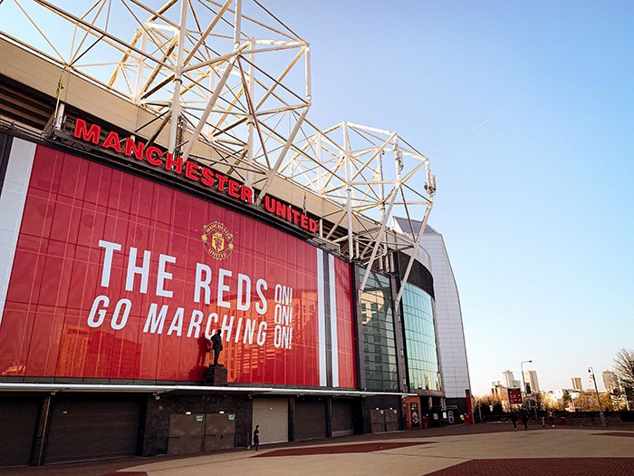 trains-to-old-trafford-stadium